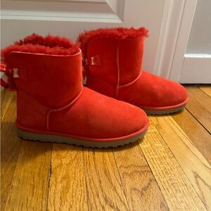 Red Bailey bow Uggs
